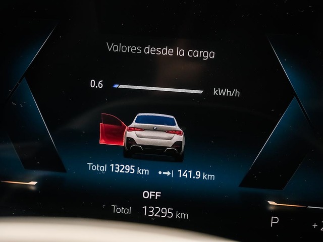 BMW i4 eDrive40 color Blanco. Año 2025. 250KW(340CV). Eléctrico. En concesionario Oliva Motor Tarragona de Tarragona