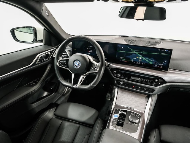 BMW i4 eDrive40 color Blanco. Año 2025. 250KW(340CV). Eléctrico. En concesionario Oliva Motor Tarragona de Tarragona