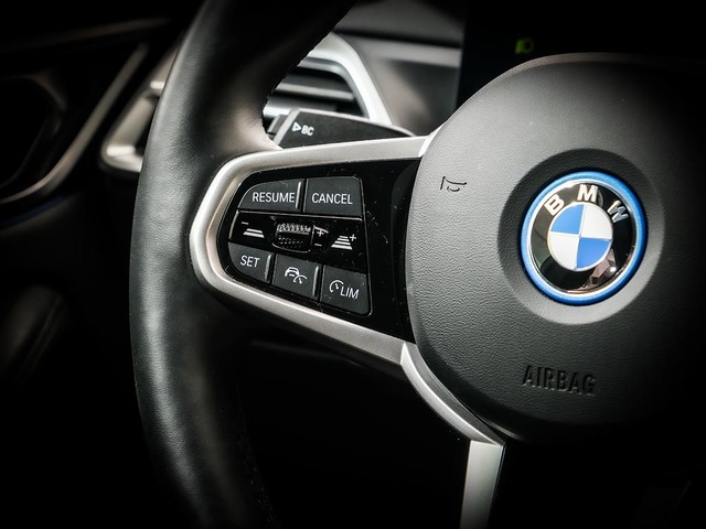 BMW i4 eDrive40 color Blanco. Año 2025. 250KW(340CV). Eléctrico. En concesionario Oliva Motor Tarragona de Tarragona