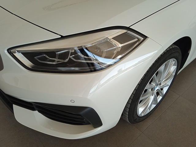 BMW Serie 1 118i color Blanco. Año 2022. 103KW(140CV). Gasolina. En concesionario Albamocion S.L. ALBACETE de Albacete