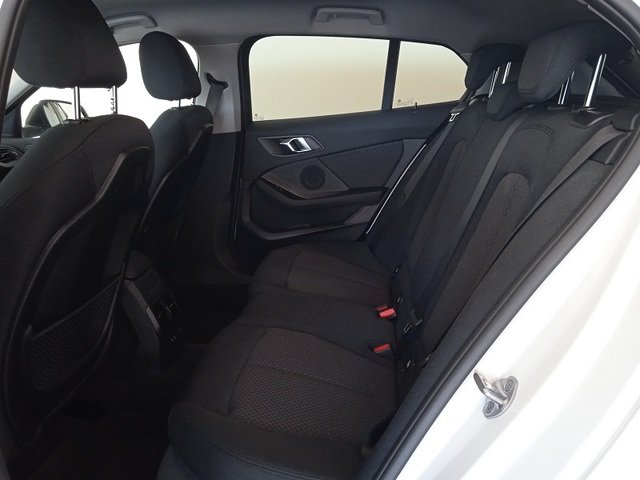 BMW Serie 1 118i color Blanco. Año 2022. 103KW(140CV). Gasolina. En concesionario Albamocion S.L. ALBACETE de Albacete