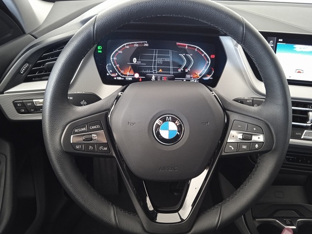 BMW Serie 1 118i color Blanco. Año 2022. 103KW(140CV). Gasolina. En concesionario Albamocion S.L. ALBACETE de Albacete