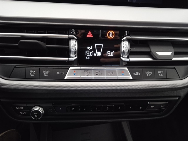 BMW Serie 1 118i color Blanco. Año 2022. 103KW(140CV). Gasolina. En concesionario Albamocion S.L. ALBACETE de Albacete