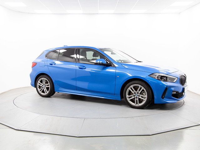 BMW Serie 1 120i color Azul. Año 2024. 131KW(178CV). Gasolina. En concesionario Movil Begar Petrer de Alicante