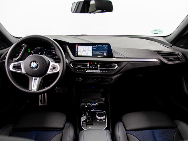 BMW Serie 2 220d Gran Coupe color Negro. Año 2024. 140KW(190CV). Diésel. En concesionario Móvil Begar Alicante de Alicante