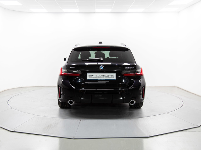 BMW Serie 3 320d Touring color Negro. Año 2024. 140KW(190CV). Diésel. En concesionario Móvil Begar Alicante de Alicante