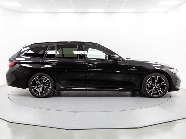 BMW Serie 3 320d Touring color Negro. Año 2024. 140KW(190CV). Diésel. En concesionario Móvil Begar Alicante de Alicante