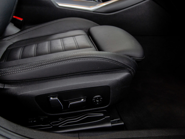 BMW Serie 3 320d Touring color Negro. Año 2024. 140KW(190CV). Diésel. En concesionario Móvil Begar Alicante de Alicante