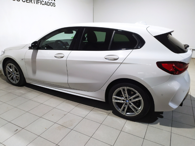 BMW Serie 1 118d color Blanco. Año 2023. 110KW(150CV). Diésel. En concesionario Hispamovil Elche de Alicante
