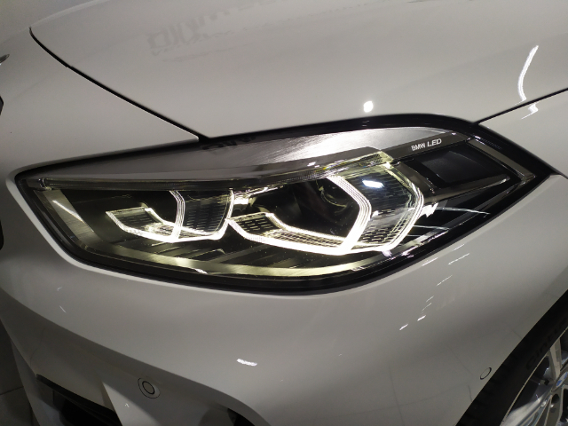 BMW Serie 1 118d color Blanco. Año 2023. 110KW(150CV). Diésel. En concesionario Hispamovil Elche de Alicante