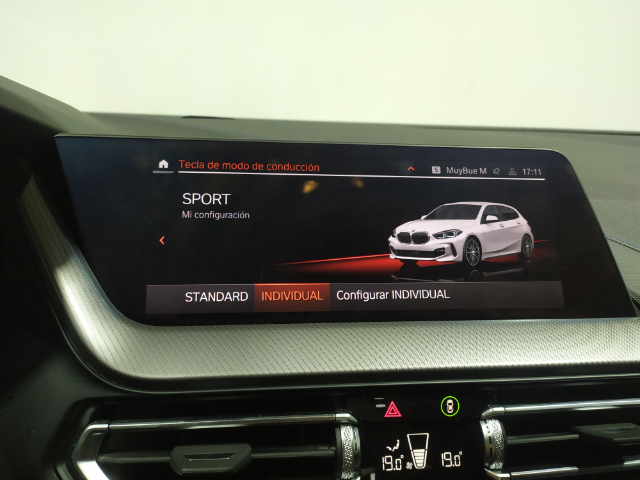 BMW Serie 1 118d color Blanco. Año 2023. 110KW(150CV). Diésel. En concesionario Hispamovil Elche de Alicante