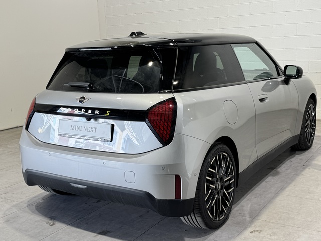 fotoG 3 del MINI MINI 3 Puertas Cooper SE 160 kW (218 CV) 218cv Eléctrico del 2024 en Barcelona