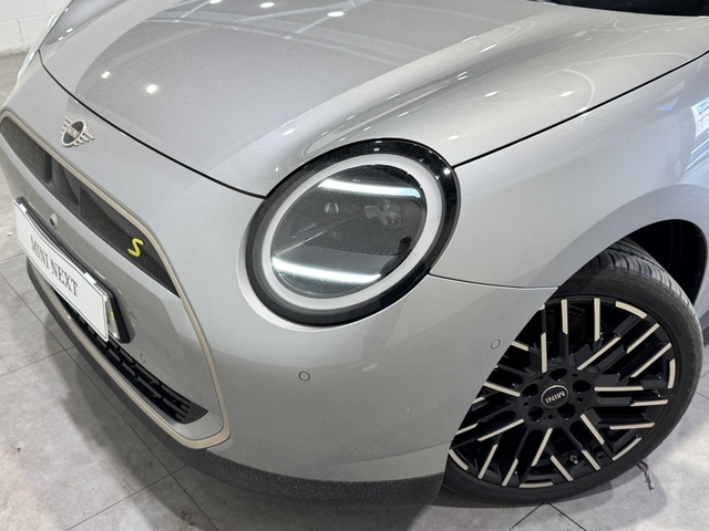 fotoG 5 del MINI MINI 3 Puertas Cooper SE 160 kW (218 CV) 218cv Eléctrico del 2024 en Barcelona