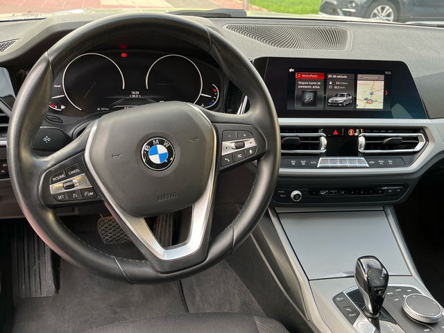 BMW Serie 3 318d Touring color Gris Plata. Año 2020. 110KW(150CV). Diésel. En concesionario Engasa S.A. de Valencia