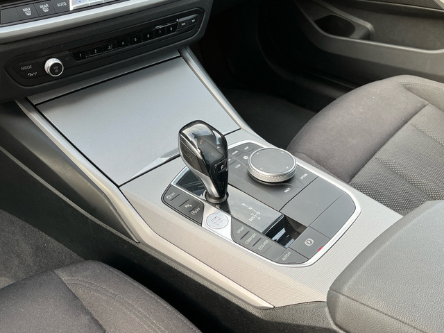 BMW Serie 3 318d Touring color Gris Plata. Año 2020. 110KW(150CV). Diésel. En concesionario Engasa S.A. de Valencia