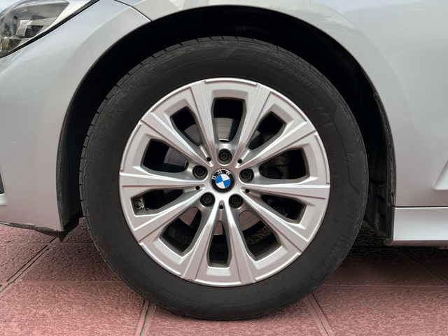 BMW Serie 3 318d Touring color Gris Plata. Año 2020. 110KW(150CV). Diésel. En concesionario Engasa S.A. de Valencia