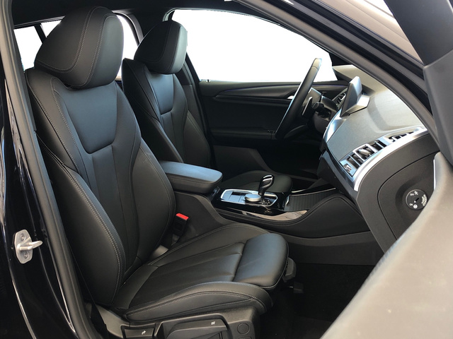 BMW X4 xDrive20d color Negro. Año 2025. 140KW(190CV). Diésel. En concesionario Vehinter Getafe de Madrid