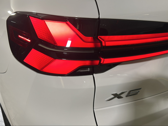 BMW X5 xDrive30d color Blanco. Año 2023. 219KW(298CV). Diésel. En concesionario San Pablo Motor | Su Eminencia de Sevilla