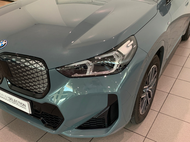 BMW iX1 eDrive20 color Verde. Año 2023. 150KW(204CV). Eléctrico. En concesionario Celtamotor Lalín de Pontevedra