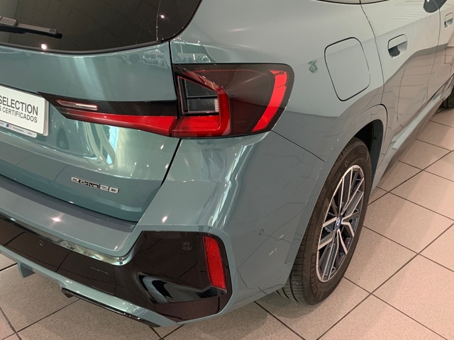 BMW iX1 eDrive20 color Verde. Año 2023. 150KW(204CV). Eléctrico. En concesionario Celtamotor Lalín de Pontevedra
