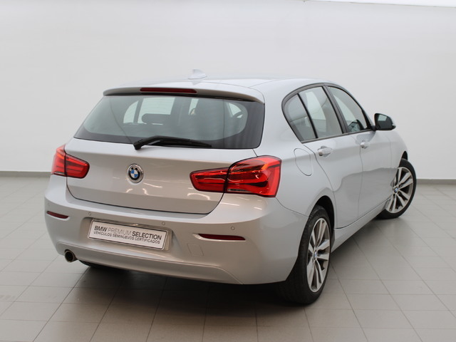 BMW Serie 1 118i color Gris Plata. Año 2019. 100KW(136CV). Gasolina. En concesionario Augusta Aragon S.A. de Zaragoza