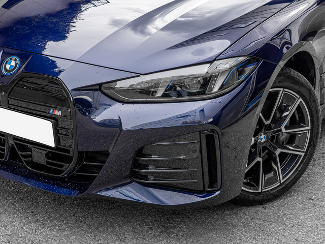 BMW i4 M50 color Azul. Año 2025. 400KW(544CV). Eléctrico. En concesionario Caetano Cuzco, Alcalá de Madrid