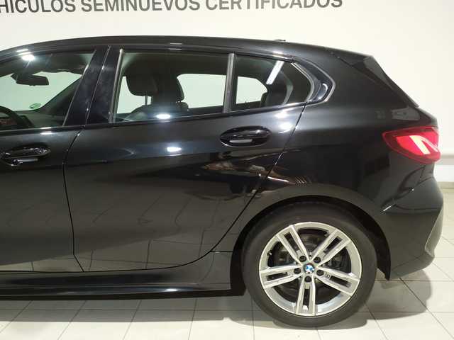 BMW Serie 1 118d color Negro. Año 2024. 110KW(150CV). Diésel. En concesionario Hispamovil Elche de Alicante