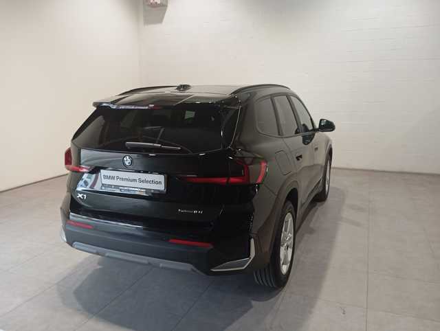 BMW X1 sDrive18i color Negro. Año 2024. 100KW(136CV). Gasolina. En concesionario Motor Munich - Terrassa - VO de Barcelona