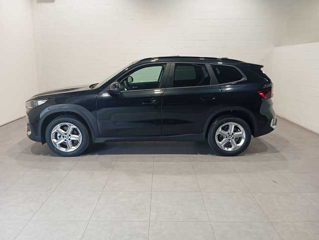 BMW X1 sDrive18i color Negro. Año 2024. 100KW(136CV). Gasolina. En concesionario Motor Munich - Terrassa - VO de Barcelona