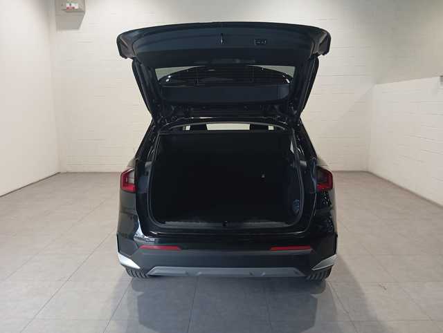 BMW X1 sDrive18i color Negro. Año 2024. 100KW(136CV). Gasolina. En concesionario Motor Munich - Terrassa - VO de Barcelona
