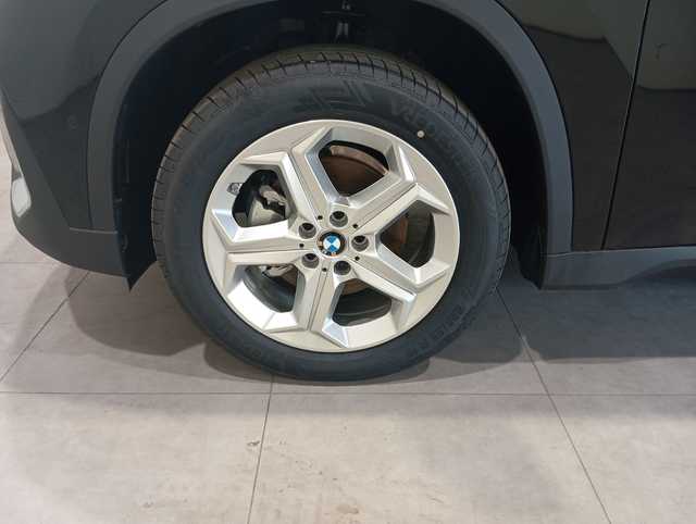 BMW X1 sDrive18i color Negro. Año 2024. 100KW(136CV). Gasolina. En concesionario Motor Munich - Terrassa - VO de Barcelona