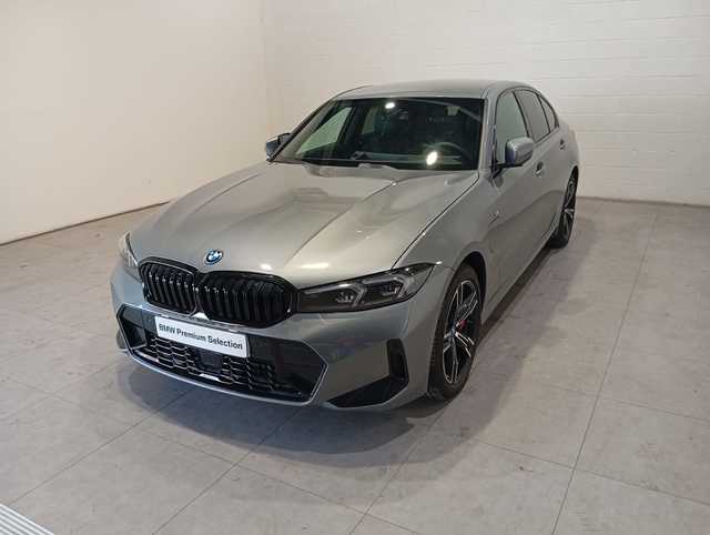 BMW Serie 3 330e color Gris. Año 2025. 215KW(292CV). Híbrido Electro/Gasolina. En concesionario Motor Munich - Terrassa - VO de Barcelona