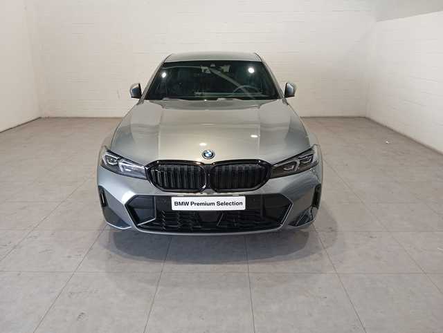 BMW Serie 3 330e color Gris. Año 2025. 215KW(292CV). Híbrido Electro/Gasolina. En concesionario Motor Munich - Terrassa - VO de Barcelona