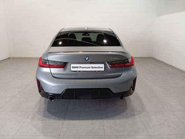 BMW Serie 3 330e color Gris. Año 2025. 215KW(292CV). Híbrido Electro/Gasolina. En concesionario Motor Munich - Terrassa - VO de Barcelona