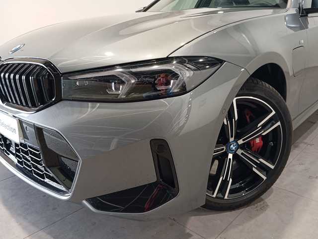 BMW Serie 3 330e color Gris. Año 2025. 215KW(292CV). Híbrido Electro/Gasolina. En concesionario Motor Munich - Terrassa - VO de Barcelona