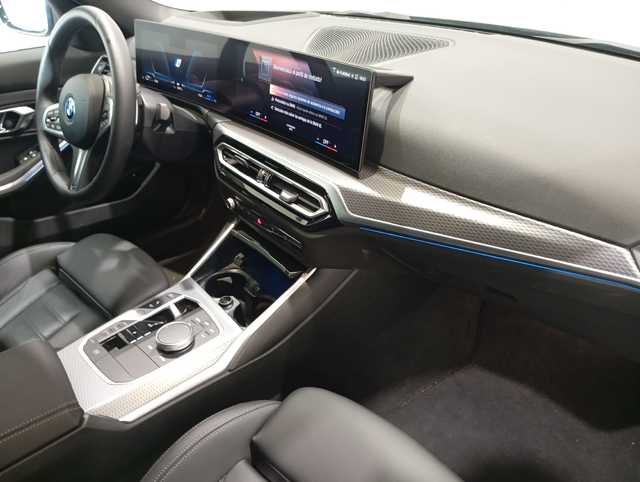 BMW Serie 3 330e color Gris. Año 2025. 215KW(292CV). Híbrido Electro/Gasolina. En concesionario Motor Munich - Terrassa - VO de Barcelona