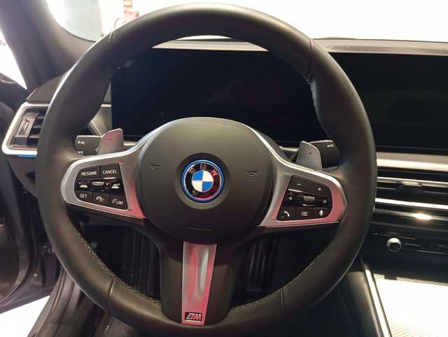 BMW Serie 3 330e color Gris. Año 2025. 215KW(292CV). Híbrido Electro/Gasolina. En concesionario Motor Munich - Terrassa - VO de Barcelona