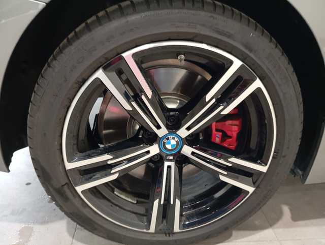 BMW Serie 3 330e color Gris. Año 2025. 215KW(292CV). Híbrido Electro/Gasolina. En concesionario Motor Munich - Terrassa - VO de Barcelona