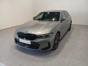 Fotos de BMW Serie 3 330e color Gris. Año 2025. 215KW(292CV). Híbrido Electro/Gasolina. En concesionario Motor Munich - Terrassa - VO de Barcelona
