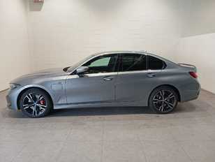 Fotos de BMW Serie 3 330e color Gris. Año 2025. 215KW(292CV). Híbrido Electro/Gasolina. En concesionario Motor Munich - Terrassa - VO de Barcelona