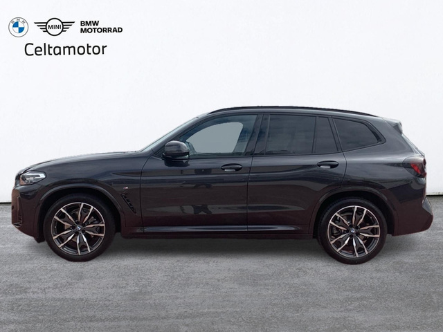BMW X3 xDrive20d color Gris. Año 2024. 140KW(190CV). Diésel. En concesionario Celtamotor Pontevedra de Pontevedra