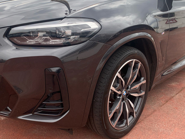 BMW X3 xDrive20d color Gris. Año 2024. 140KW(190CV). Diésel. En concesionario Celtamotor Pontevedra de Pontevedra