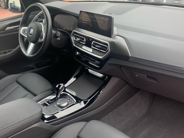 BMW X3 xDrive20d color Gris. Año 2024. 140KW(190CV). Diésel. En concesionario Celtamotor Pontevedra de Pontevedra