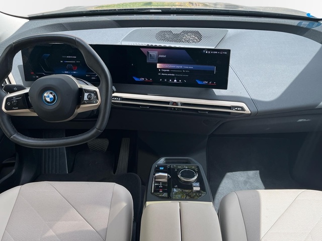 BMW iX xDrive40 color Negro. Año 2023. 240KW(326CV). Eléctrico. En concesionario MURCIA PREMIUM S.L. JUAN CARLOS I de Murcia