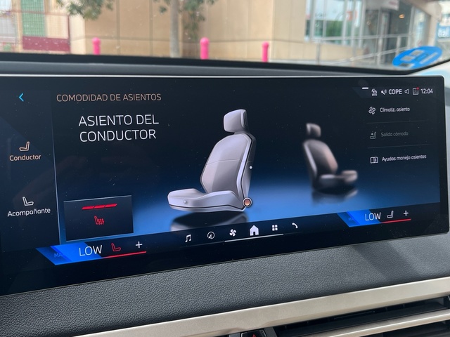 BMW iX xDrive40 color Negro. Año 2023. 240KW(326CV). Eléctrico. En concesionario MURCIA PREMIUM S.L. JUAN CARLOS I de Murcia