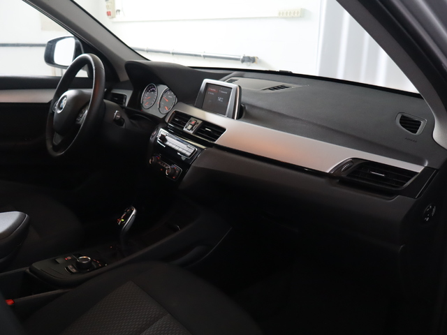 BMW X1 sDrive18d color Gris Plata. Año 2021. 110KW(150CV). Diésel. En concesionario Pruna Motor de Barcelona