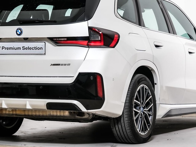 BMW X1 xDrive25e color Blanco. Año 2024. 180KW(245CV). Híbrido Electro/Gasolina. En concesionario Oliva Motor Tarragona de Tarragona