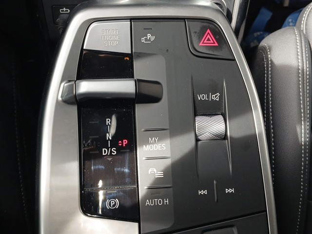 BMW X1 sDrive18d color Gris Plata. Año 2025. 110KW(150CV). Diésel. En concesionario Enekuri Motor de Vizcaya