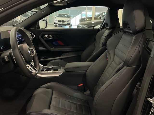 BMW Serie 2 230i Coupe color Negro. Año 2025. 180KW(245CV). Gasolina. En concesionario Engasa S.A. de Valencia