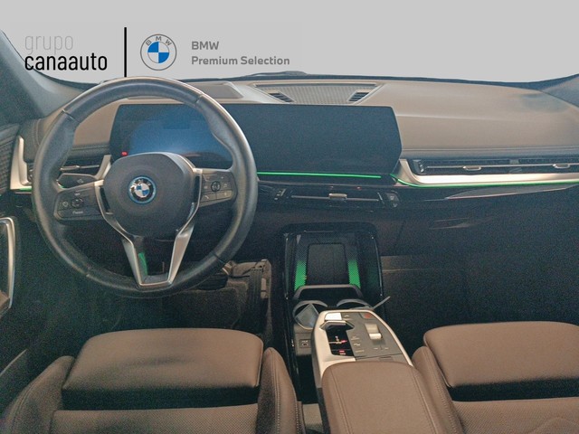 BMW iX1 xDrive30 color Negro. Año 2023. 230KW(313CV). Eléctrico. En concesionario LAS CHAFIRAS de Sta. C. Tenerife